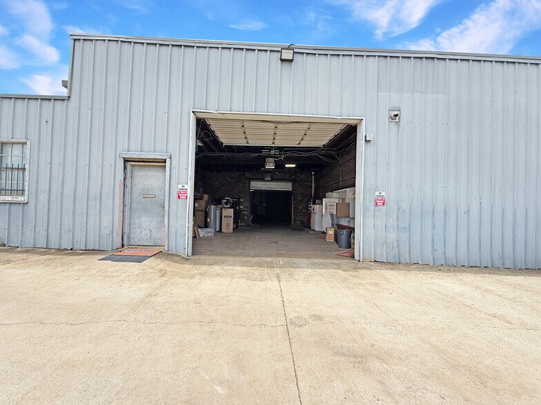 More Photos Of 2501 17th St, Tuscaloosa Warehouse For Lease