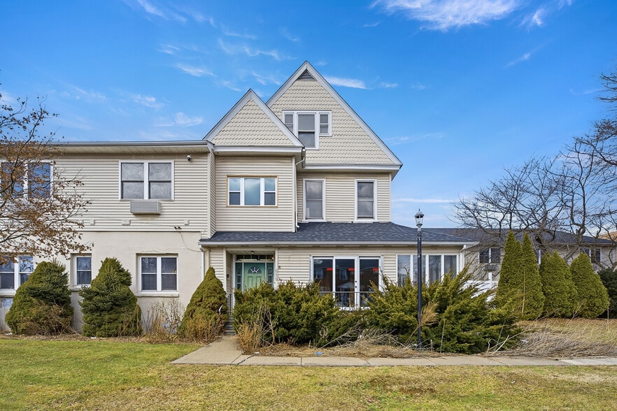 More Photos Of 659 Broad St, Emmaus Apartments For Sale