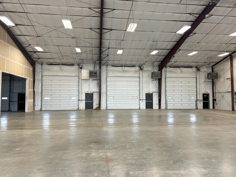 More Photos Of 5066 Owan Industrial Park Dr, Williston Warehouse For Lease
