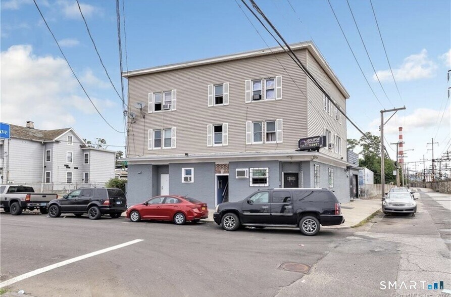 More Photos Of 2 West Ave, Bridgeport Storefront Retail Residential For Lease