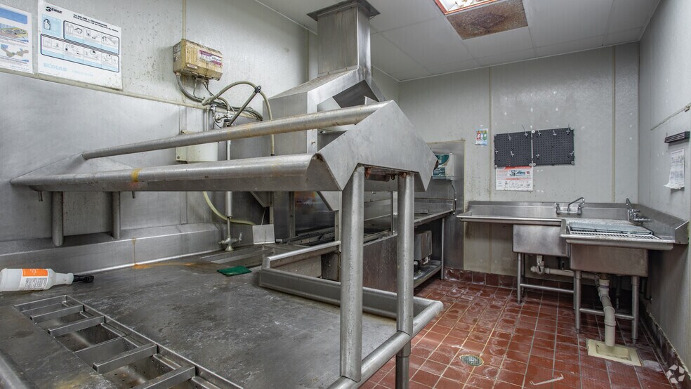 More Photos Of 4066 Victory Blvd, Portsmouth Restaurant For Lease