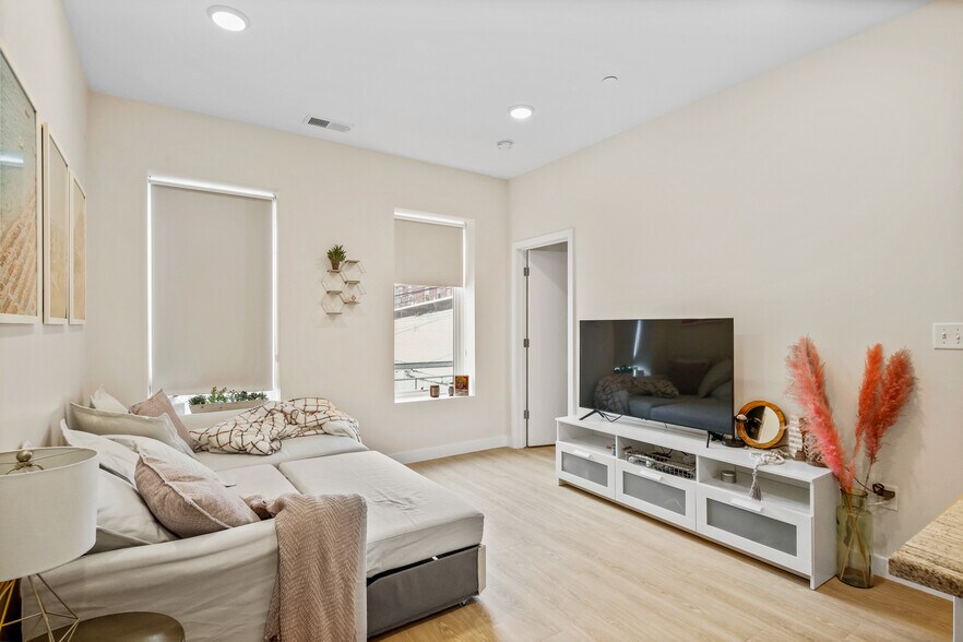 More Photos Of 1707 Eastern Ave, Baltimore Apartments For Lease