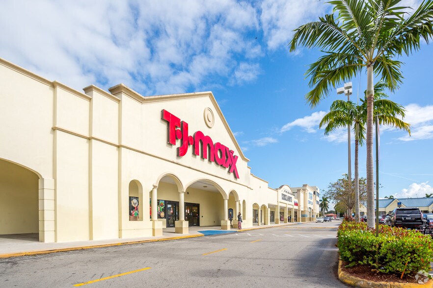 More Photos Of 401-599 W 49th St, Hialeah General Retail For Lease
