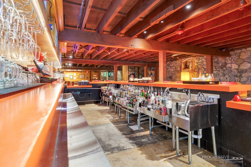 More Photos Of 330 3rd St, Redlands Restaurant For Lease