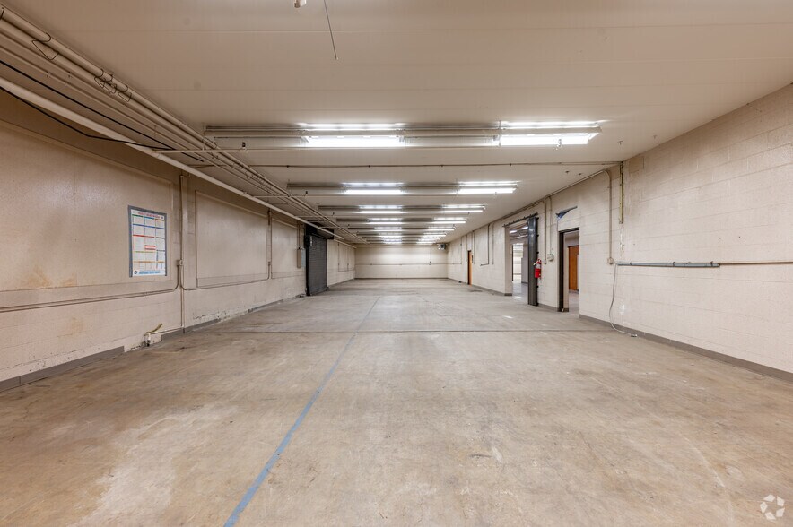 More Photos Of 4201 W Morris St, Indianapolis Service For Lease