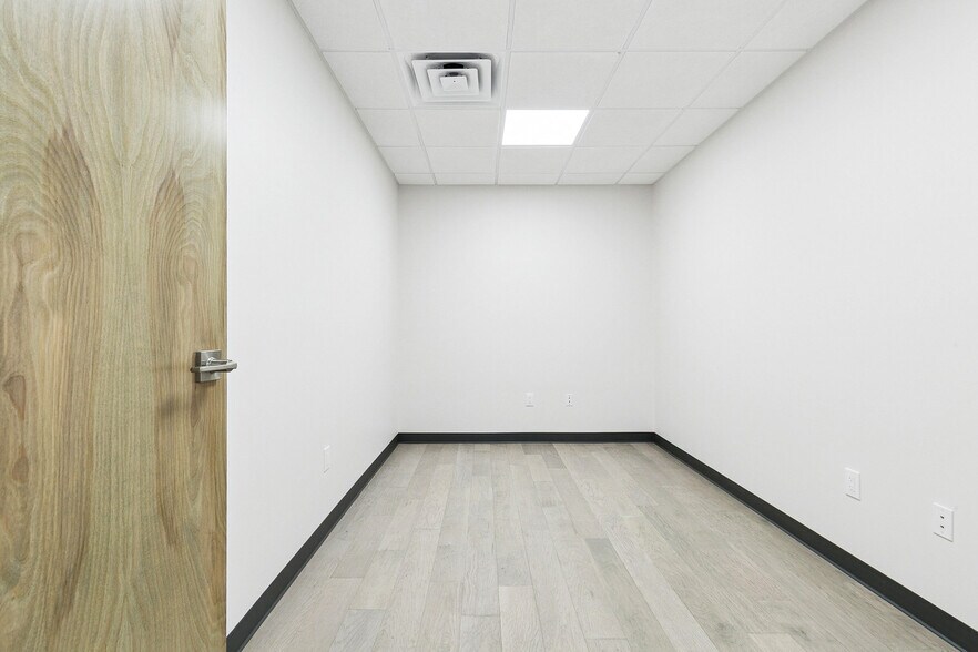 More Photos Of 8411 Parc Pl, Chalmette Office For Sale