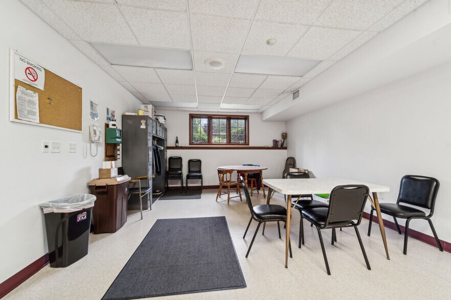 More Photos Of 952 S Park Ave, Fond Du Lac Medical For Sale
