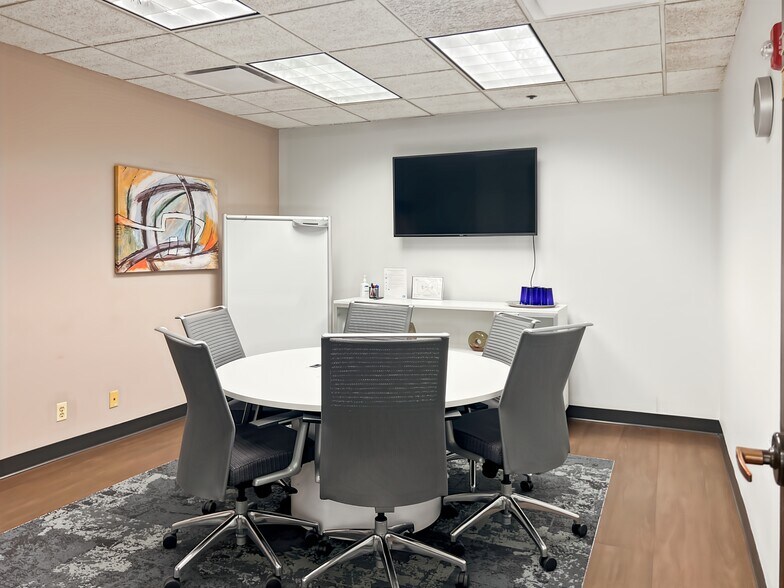 More Photos Of 5 Revere Dr, Northbrook Coworking Space