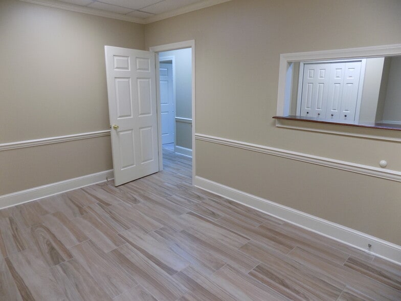 More Photos Of 200 Market Pl, Roswell Office Residential For Sale