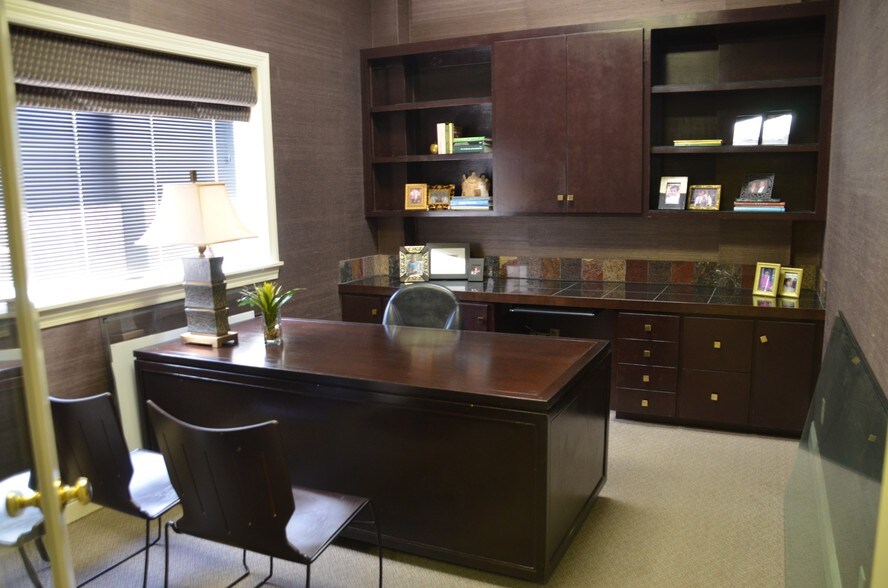 More Photos Of 2966 Old Shell Rd, Mobile Freestanding For Sale