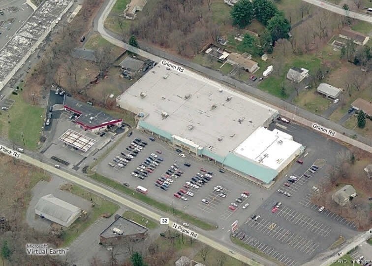More Photos Of 59 N Plank Rd, Newburgh Unknown For Lease