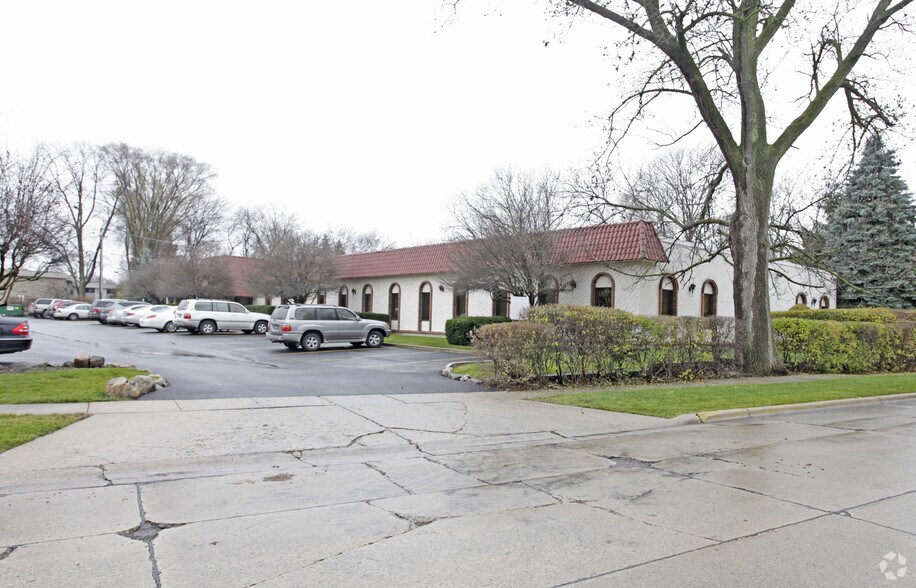 More Photos Of 611 S Milwaukee Ave, Libertyville Coworking Space