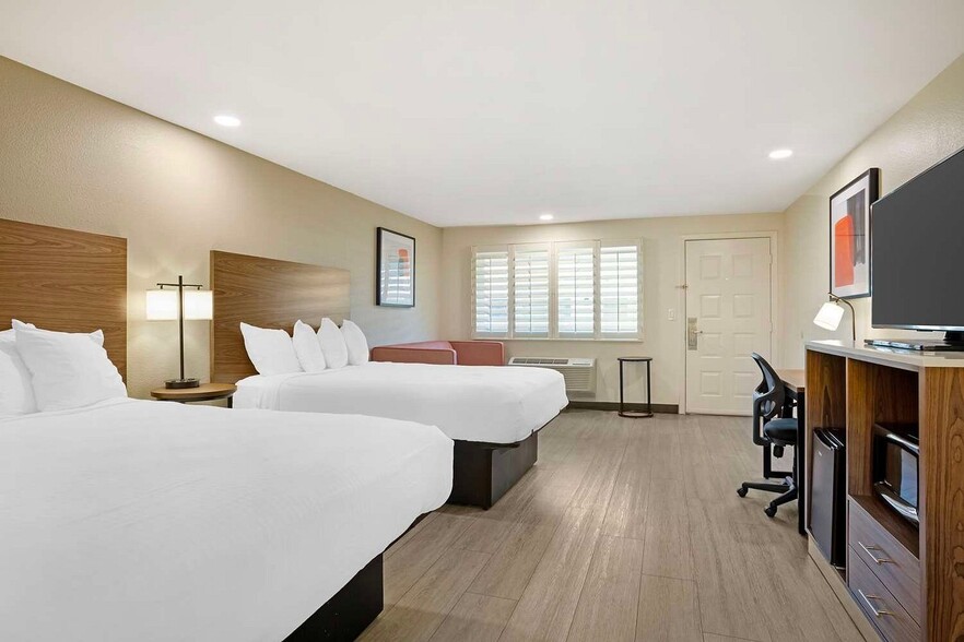 More Photos Of 584 N East St, Woodland Hotel For Sale