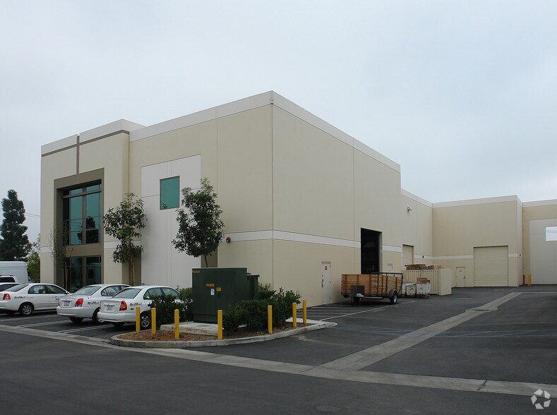 More Photos Of 1175 Warner Ave, Tustin Warehouse For Lease