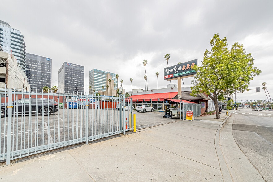 More Photos Of 3680 W 6th St, Los Angeles Restaurant For Sale