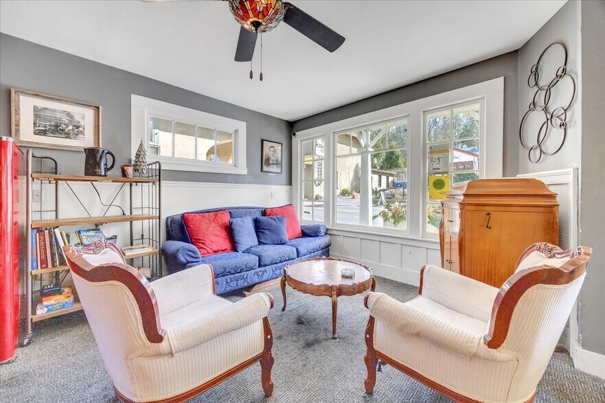 More Photos Of 18736 Main St, Groveland Hotel For Sale