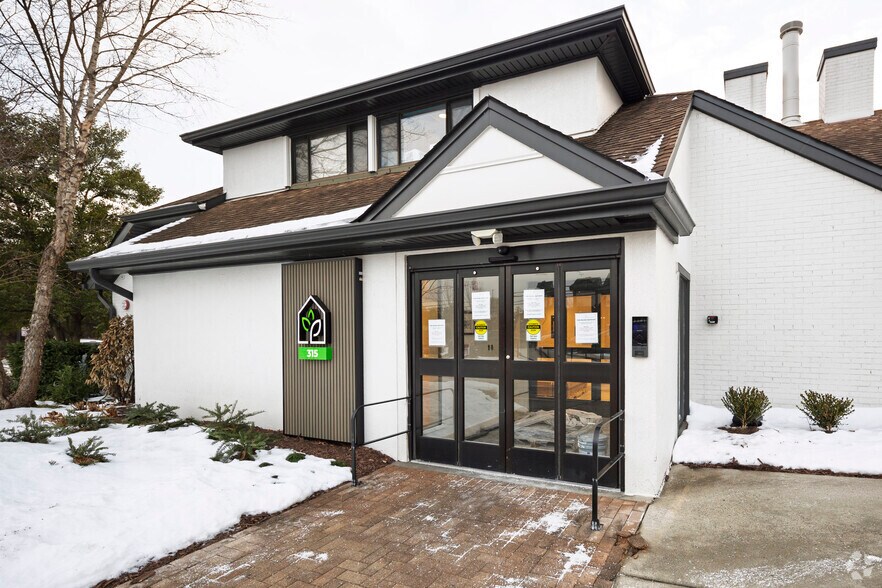 More Photos Of 315 Elden St, Herndon Apartments For Sale