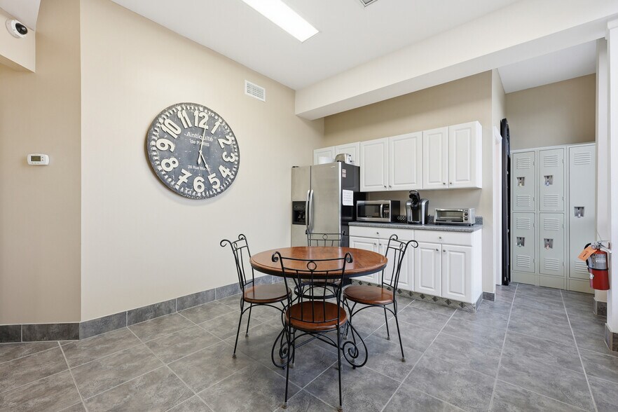 More Photos Of 968 First Colonial Rd, Virginia Beach Medical For Sale