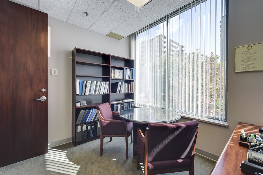 More Photos Of 4885 Kingsway, Burnaby Medical For Lease