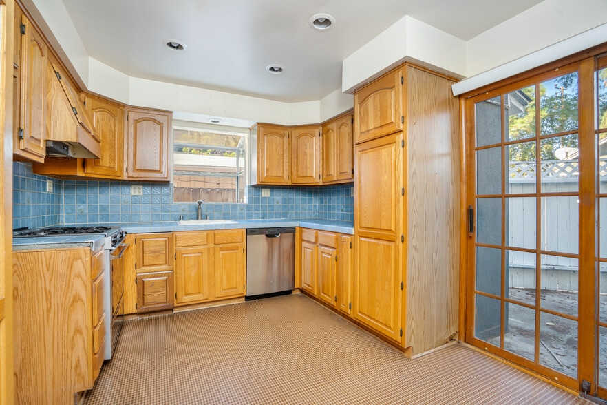 More Photos Of 12334 Moorpark St, Studio City Apartments For Sale