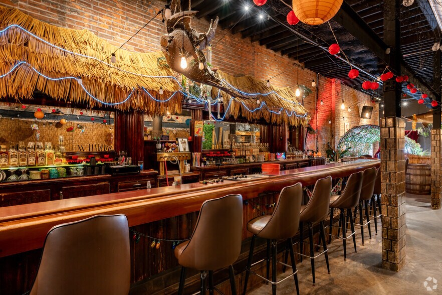 More Photos Of 2462-2472 Riopelle St, Detroit Storefront Retail Office For Sale