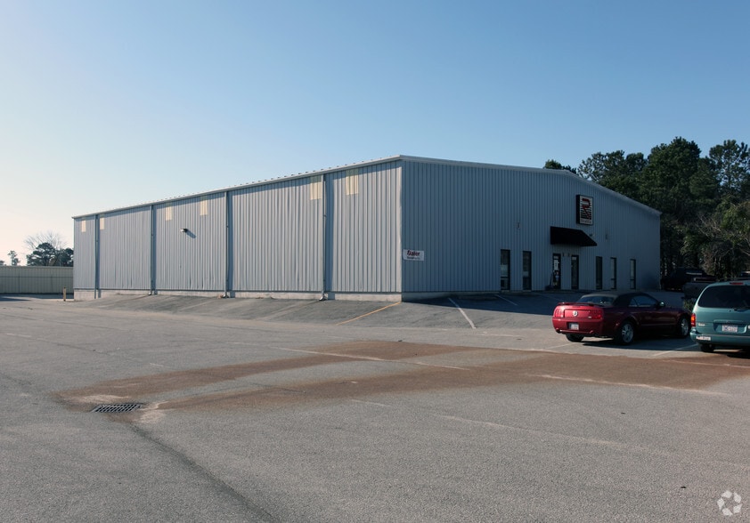 More Photos Of 6508 Windmill Way, Wilmington Warehouse For Lease
