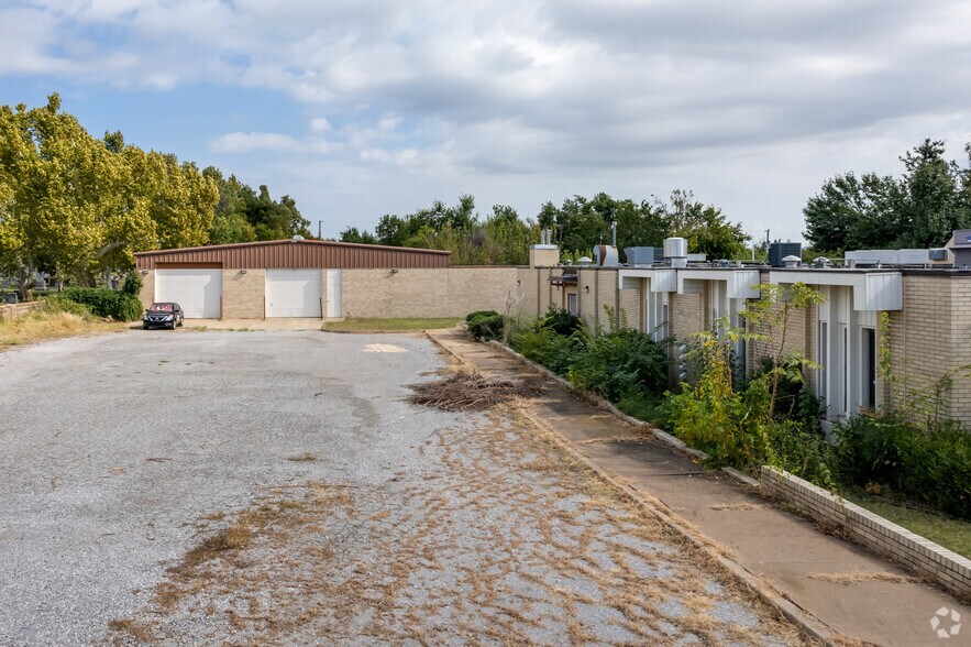 More Photos Of 901 NW 25th St, Oklahoma City Healthcare For Sale