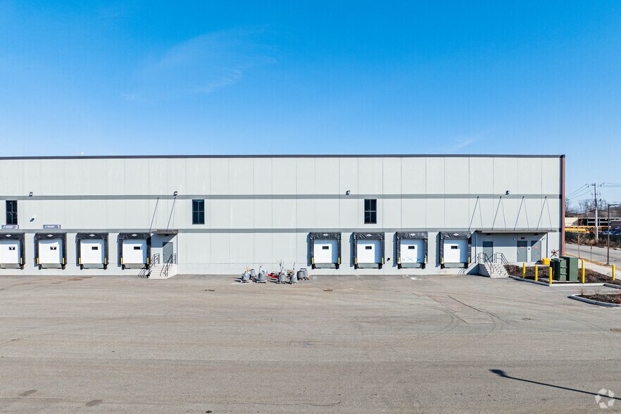 More Photos Of 50 Industrial Dr, Hyde Park Warehouse For Lease