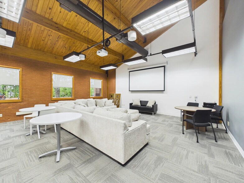 More Photos Of 700 Brookstone Centre Pky, Columbus Medical For Lease