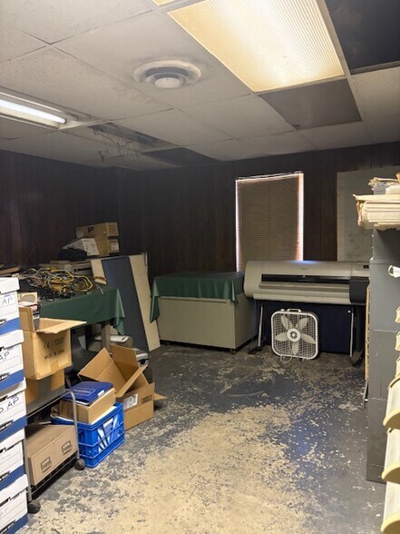 More Photos Of 718 E Main St, Kewanna Industrial For Sale