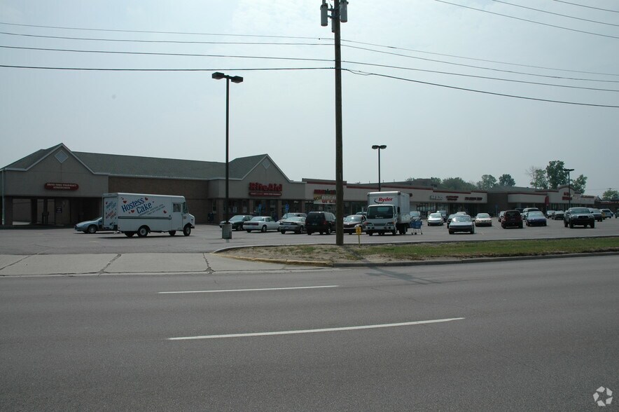 More Photos Of 31240-31340 Groesbeck Hwy, Fraser Unknown For Lease