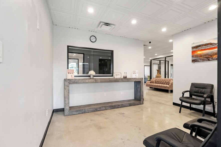 More Photos Of 4600 W American Ave, Bakersfield Office For Sale