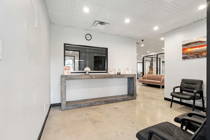 More Photos Of 4600 W American Ave, Bakersfield Office For Sale