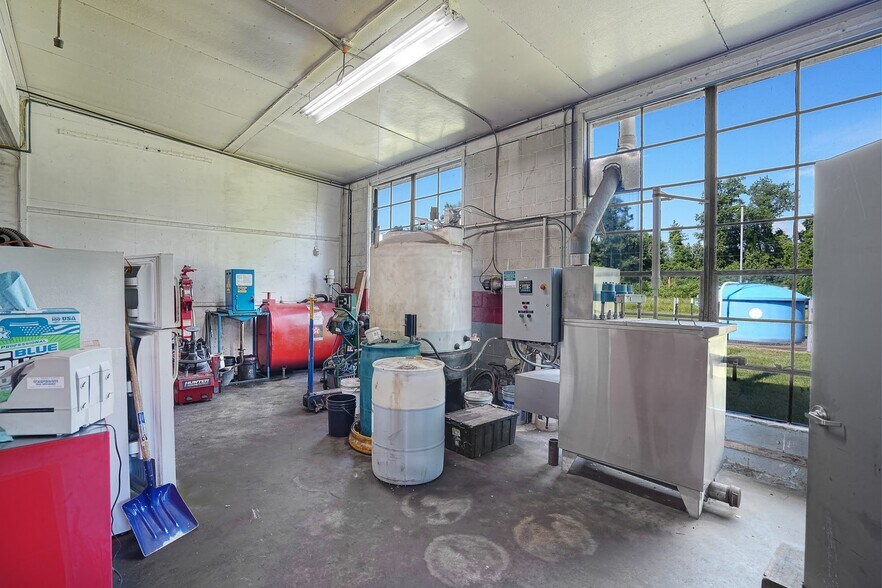 More Photos Of 1955 N Main St, Sheffield Auto Repair For Sale