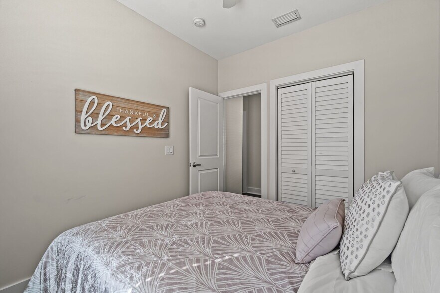 More Photos Of 2906 Sarah Jean Ct, Panama City Manufactured Housing Mobile Home Park For Sale
