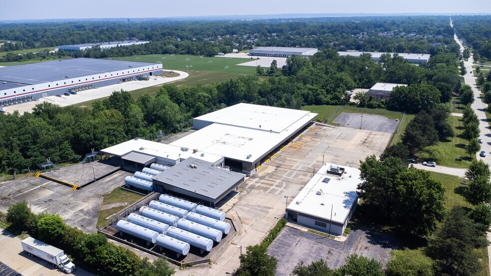 More Photos Of 21600 Drake Rd, Strongsville Warehouse For Lease