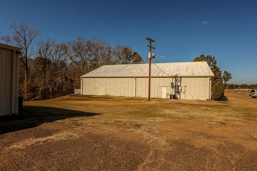 More Photos Of 5805 HWY 135, Gladewater Flex For Sale