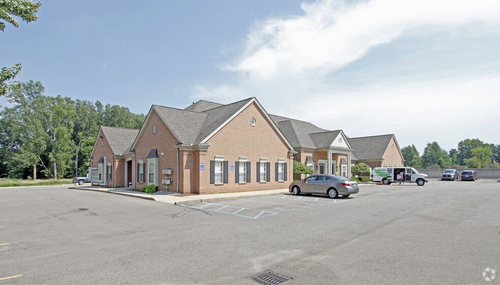 More Photos Of 46600 Romeo Plank Rd, Macomb Office For Lease