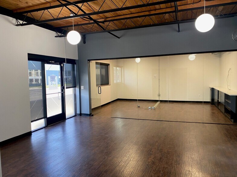 More Photos Of 2265-2279 Cole St, Birmingham Showroom For Lease