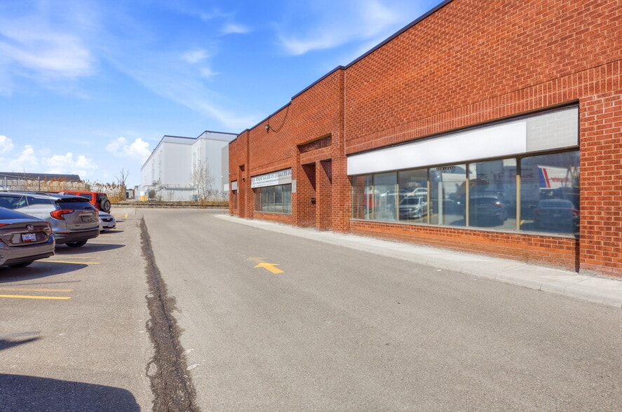 More Photos Of 2074 Steeles Ave E, Brampton Showroom For Sale