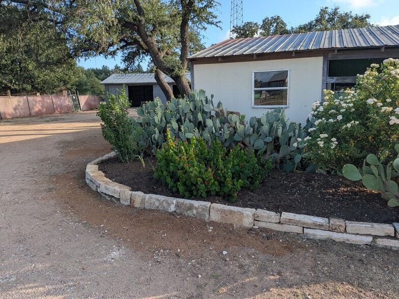 More Photos Of 2110 W Hwy 290, Dripping Springs General Retail For Lease