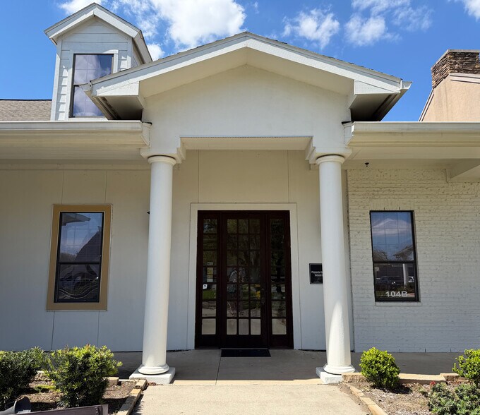 Primary Photo Of 308 W Parkwood Ave, Friendswood Medical For Sale