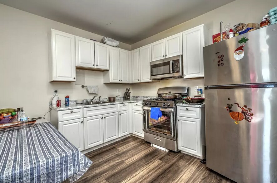 More Photos Of 420-428 Pembroke St, Bridgeport General Retail For Sale