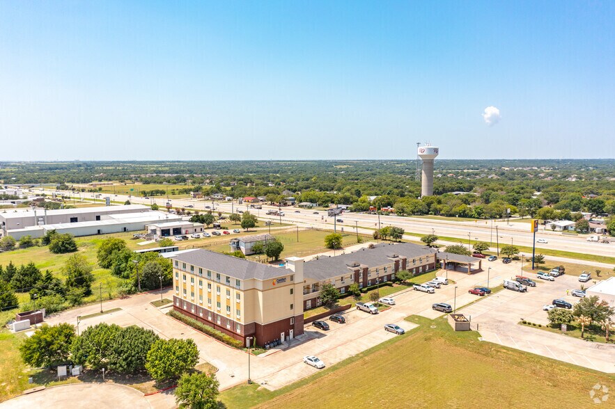 More Photos Of 404 N I-35 E, Red Oak Hotel For Sale
