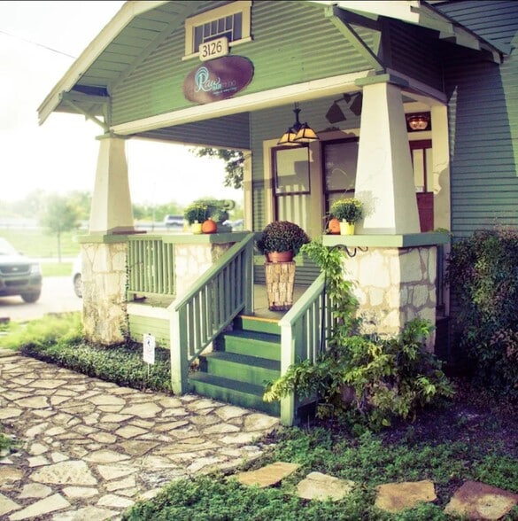 More Photos Of 3126 N St. Mary's, San Antonio Storefront Retail Office For Lease