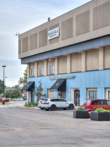 More Photos Of 1900 NW Expressway, Oklahoma City Office For Lease