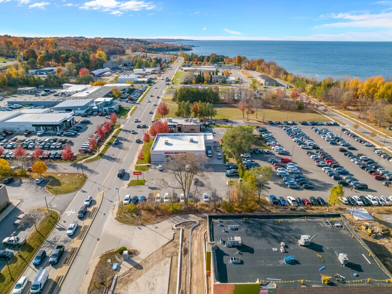 More Photos Of 730 Charlevoix Ave, Petoskey Freestanding For Sale