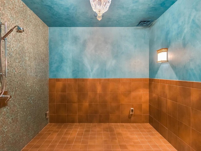 More Photos Of 4100 Spring St, Spring Park Storefront Retail Residential For Lease