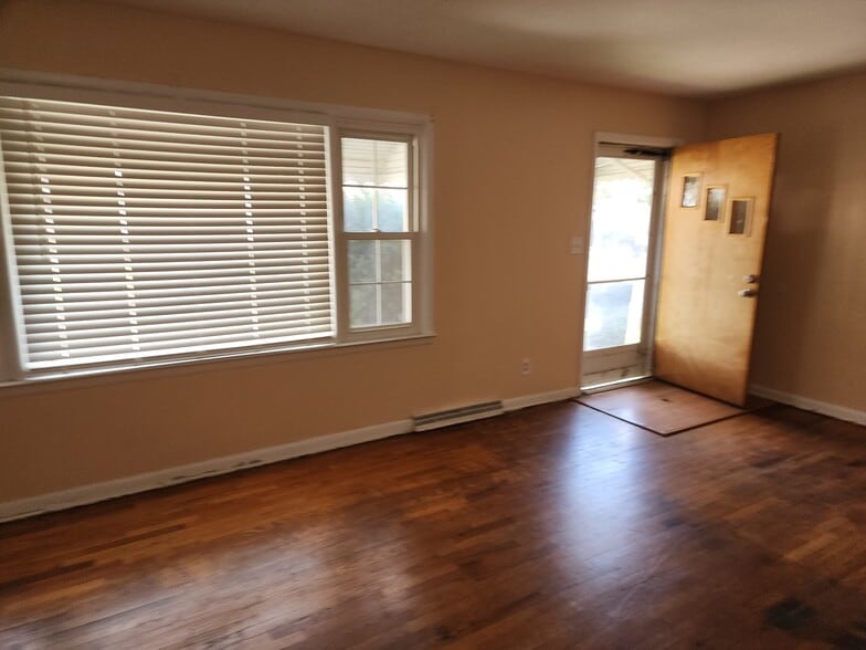 More Photos Of 104 Frazier St, Cumberland Religious Facility For Sale