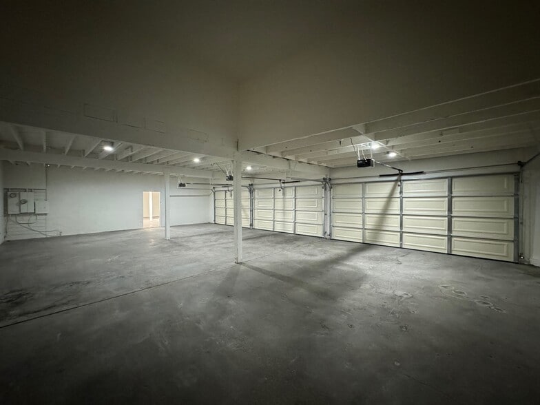 More Photos Of 1922 W Rosecrans Ave, Gardena Manufacturing For Lease